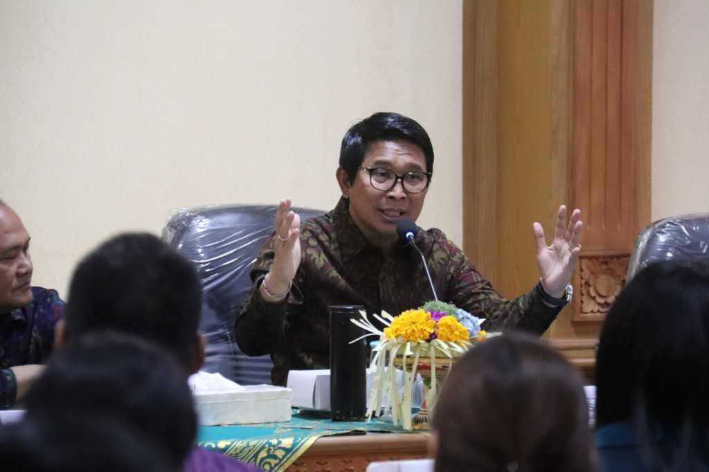 Sekda Adi Arnawa Buka Rakor Bumdes se-Badung